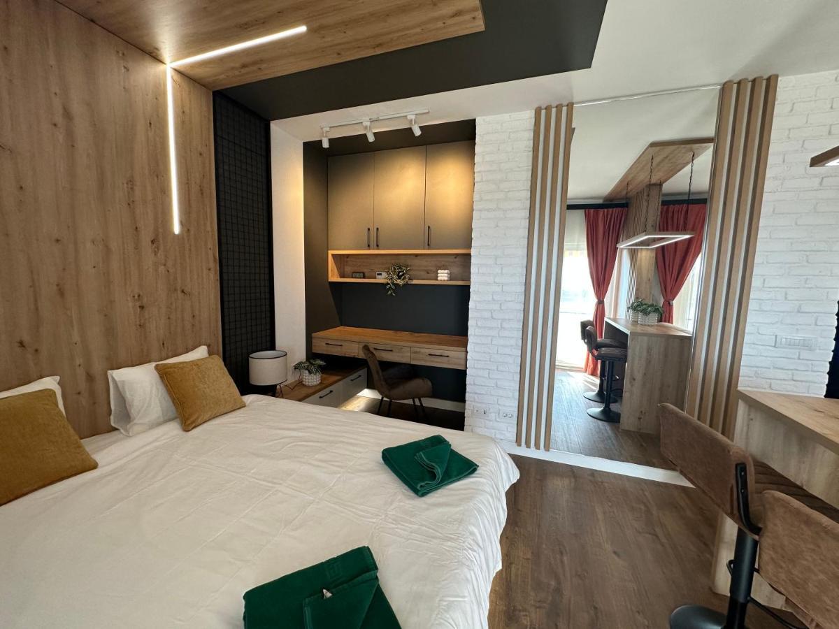 Apartment Bellevue / Rare Find In Copou *